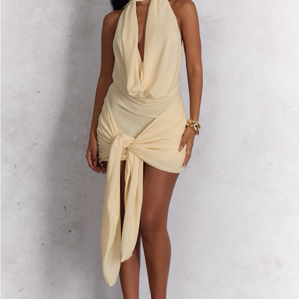 Pretty Little Thing CREAM WOVEN WRAP HALTERNECK MINI DRESS Size 0 - New no tags